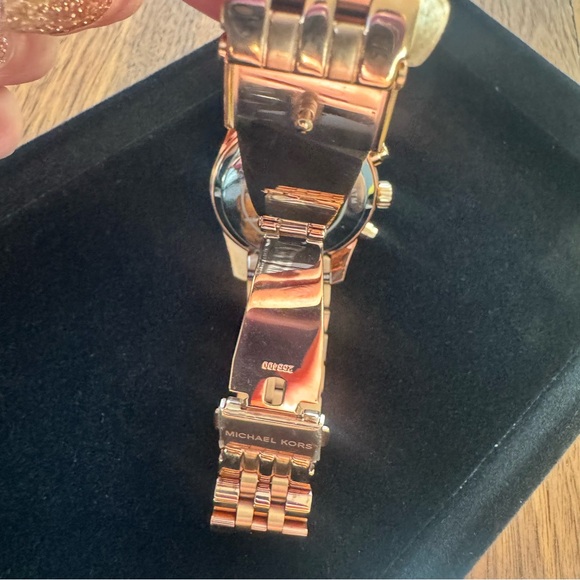MICHAEL KORS MK5569 Lexington Rose Gold Tone Chronograph Watch - Picture 11 of 16